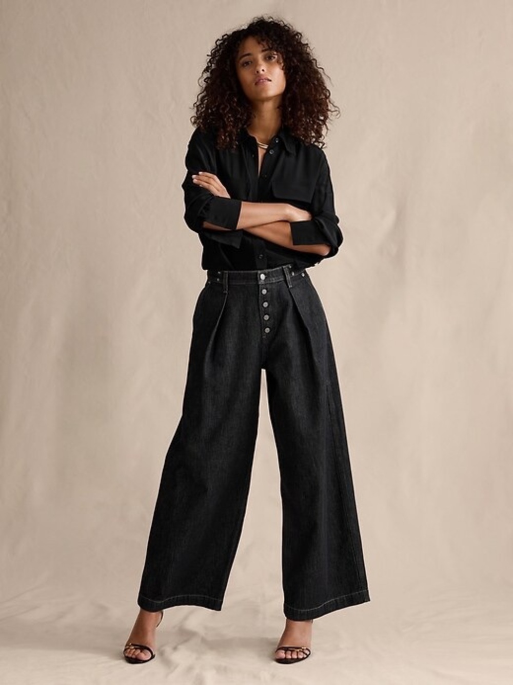 Mid-Rise Loose Pleated Ankle Jean: Size 34